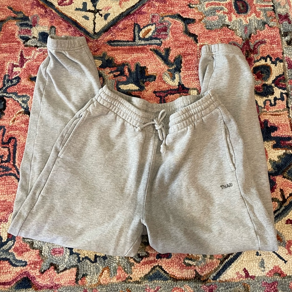 TNA cozy boyfriend fleece jogger